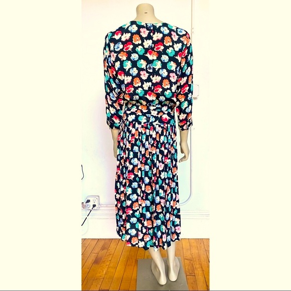 Vintage Floral Midi Dress - Picture 4 of 8